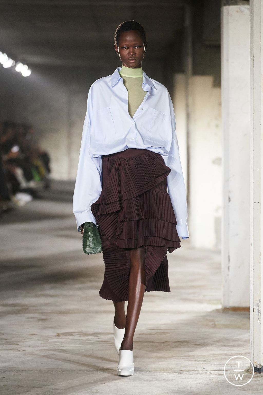 Fashion Week Paris Spring/Summer 2023 look 26 from the Dries Van Noten collection 女装