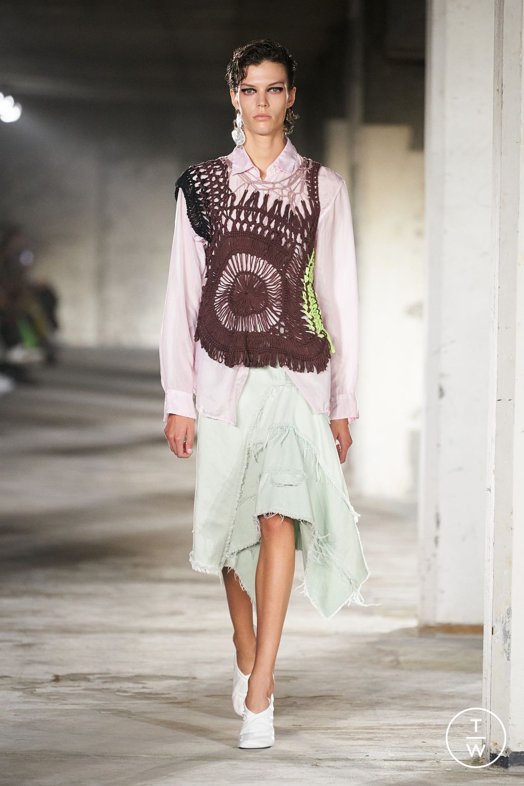 Fashion Week Paris Spring/Summer 2023 look 28 from the Dries Van Noten collection 女装