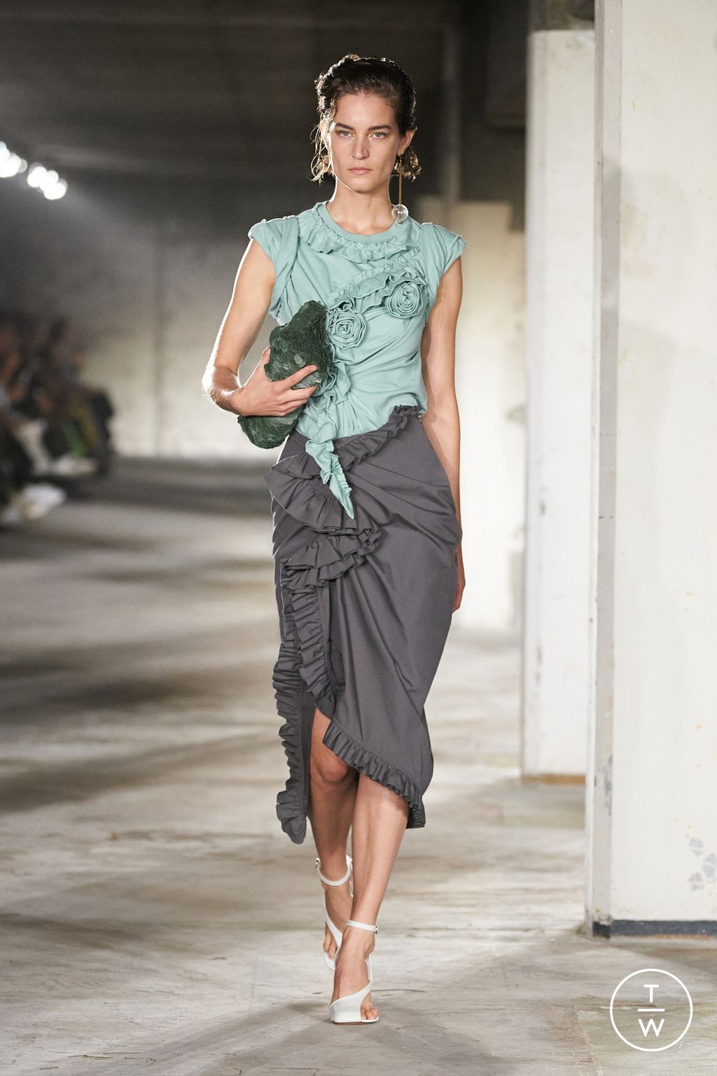 Fashion Week Paris Spring/Summer 2023 look 29 from the Dries Van Noten collection womenswear