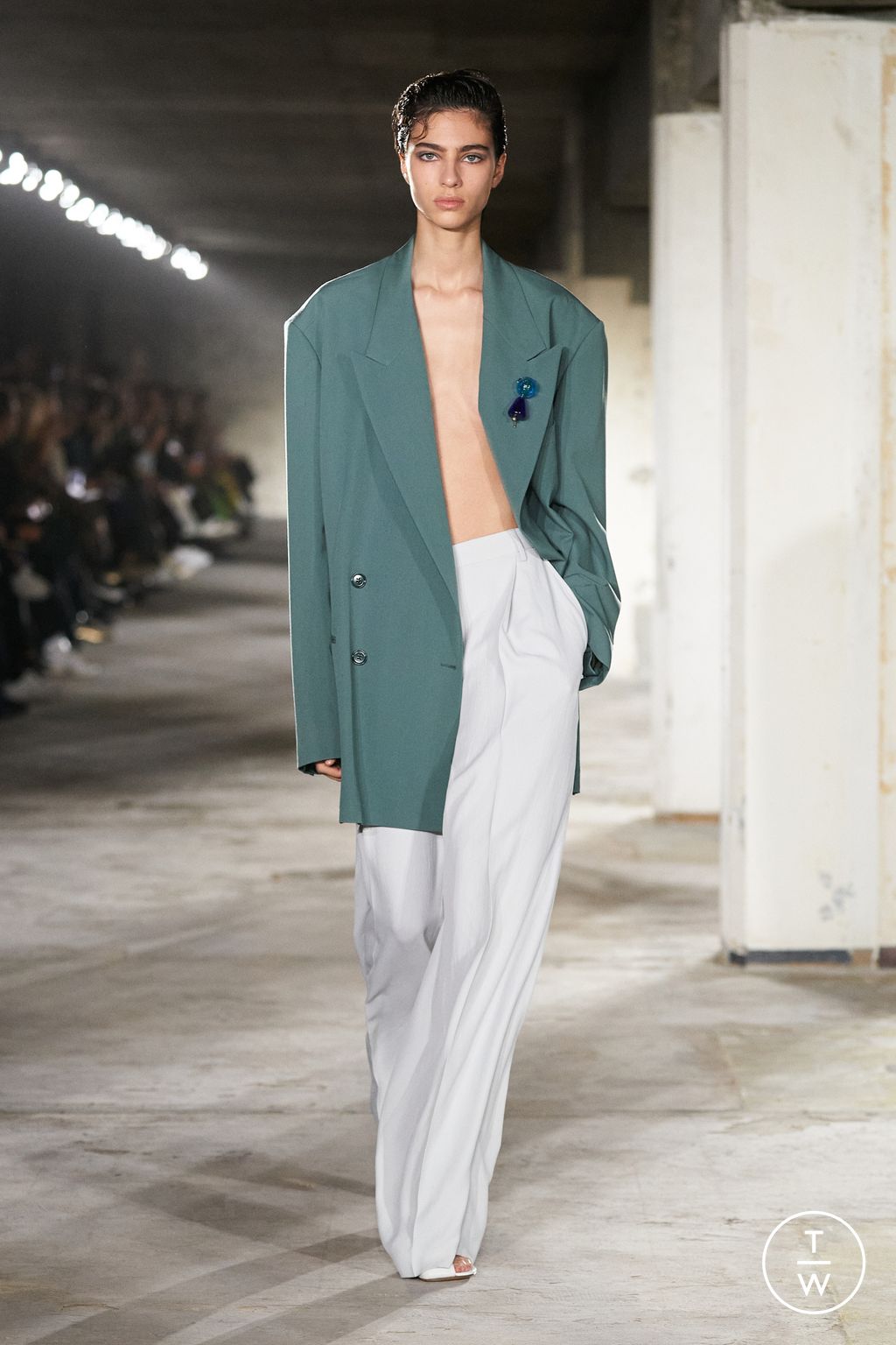 Fashion Week Paris Spring/Summer 2023 look 30 from the Dries Van Noten collection 女装
