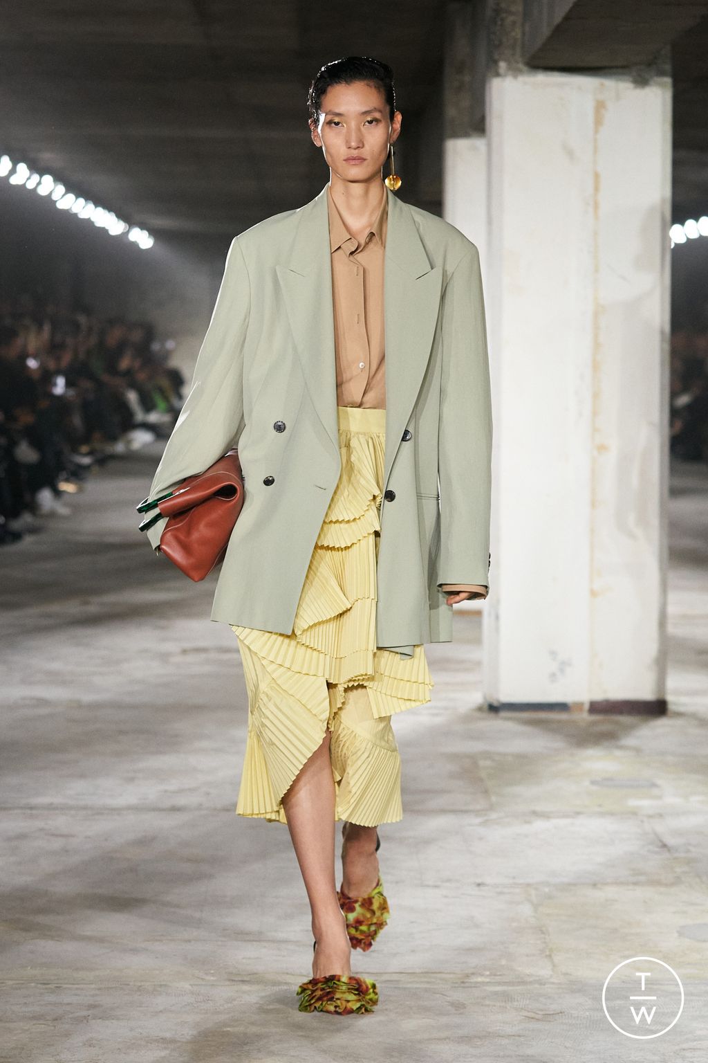 Fashion Week Paris Spring/Summer 2023 look 31 from the Dries Van Noten collection womenswear