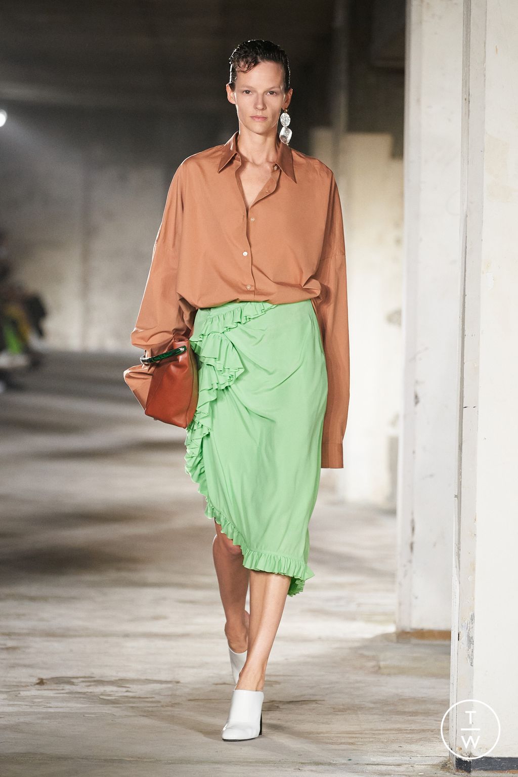 Fashion Week Paris Spring/Summer 2023 look 35 from the Dries Van Noten collection 女装