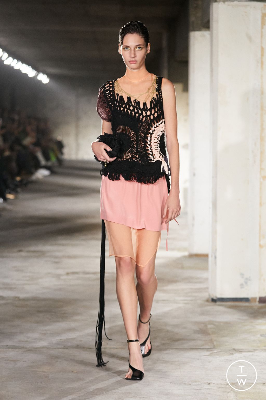 Fashion Week Paris Spring/Summer 2023 look 37 from the Dries Van Noten collection 女装