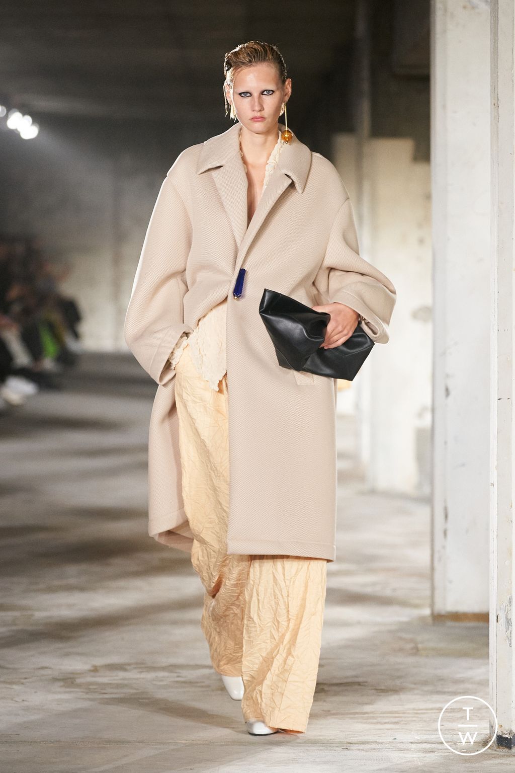 Fashion Week Paris Spring/Summer 2023 look 39 from the Dries Van Noten collection 女装