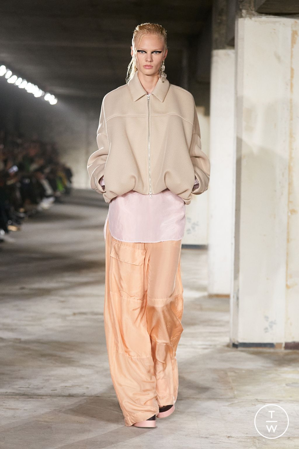 Fashion Week Paris Spring/Summer 2023 look 40 from the Dries Van Noten collection 女装