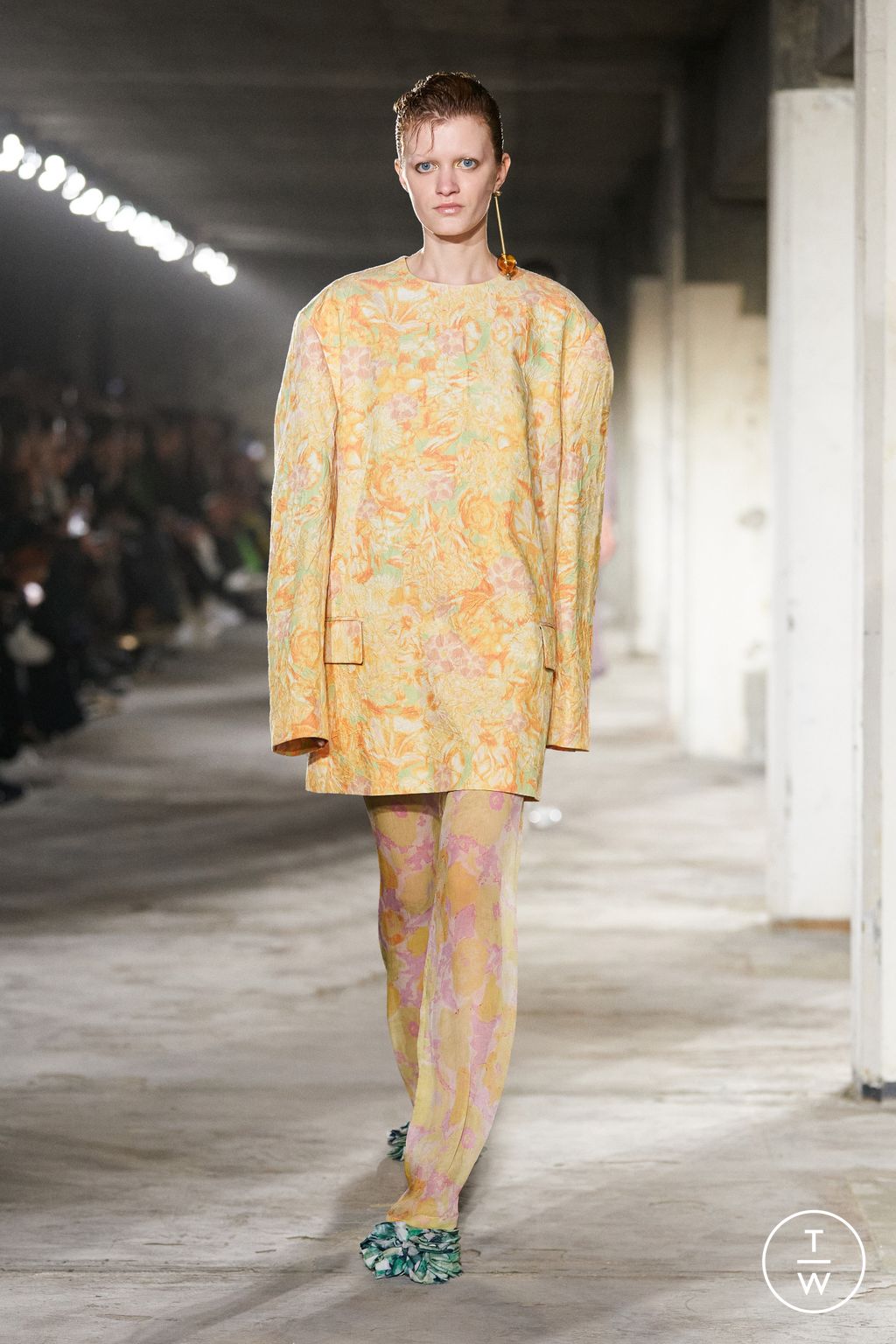 Fashion Week Paris Spring/Summer 2023 look 41 from the Dries Van Noten collection 女装