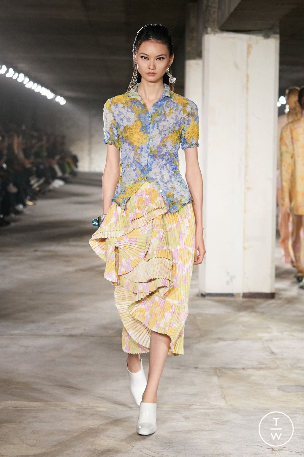 Fashion Week Paris Spring/Summer 2023 look 43 from the Dries Van Noten collection 女装