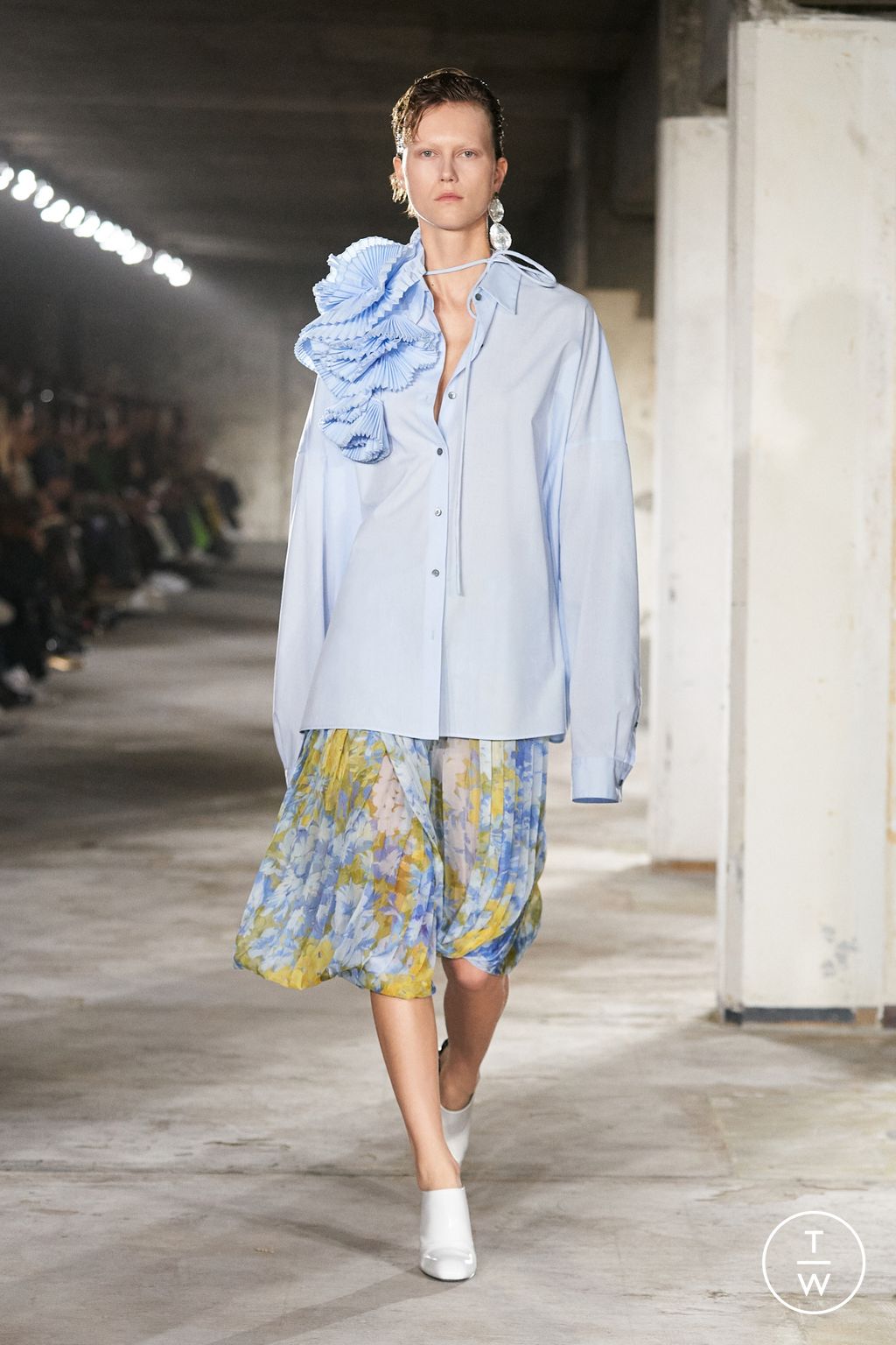 Fashion Week Paris Spring/Summer 2023 look 45 from the Dries Van Noten collection 女装