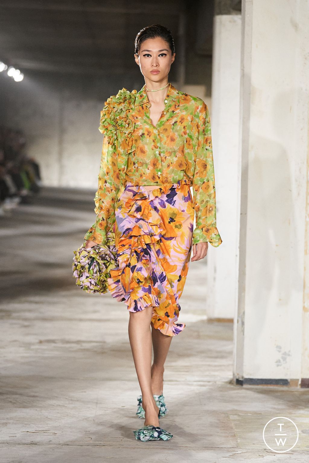 Fashion Week Paris Spring/Summer 2023 look 52 from the Dries Van Noten collection 女装