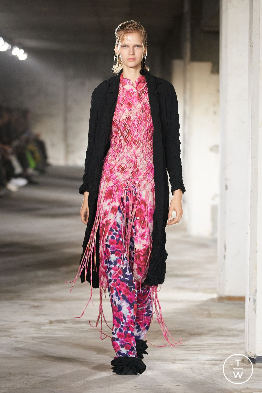 Fashion Week Paris Spring/Summer 2023 look 54 from the Dries Van Noten collection 女装