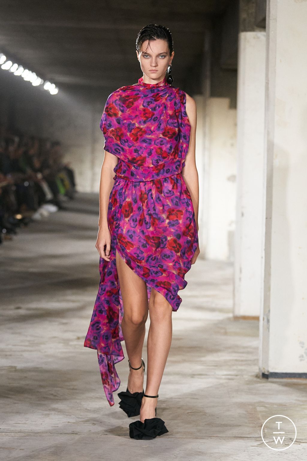 Fashion Week Paris Spring/Summer 2023 look 57 from the Dries Van Noten collection 女装