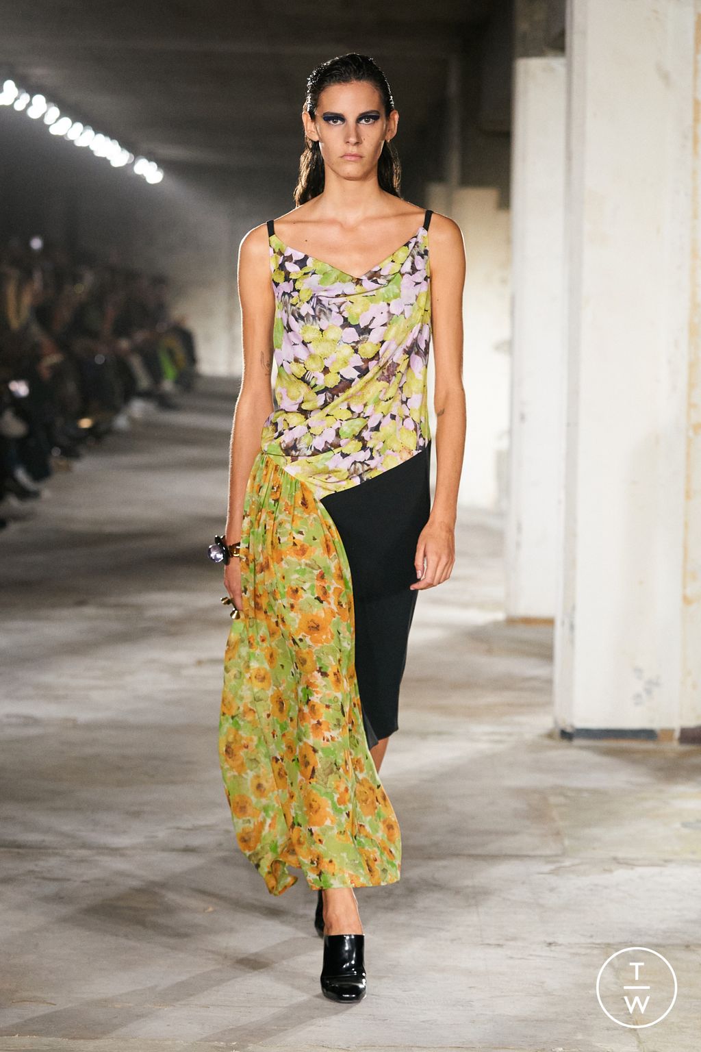 Fashion Week Paris Spring/Summer 2023 look 58 from the Dries Van Noten collection womenswear