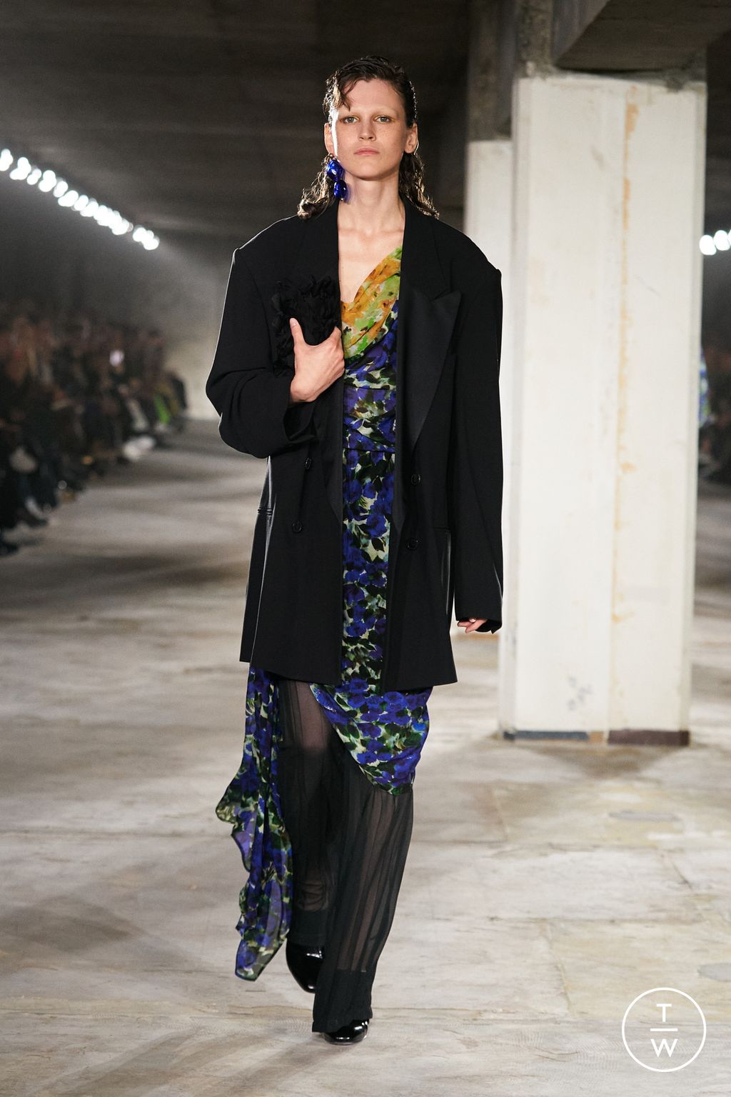 Fashion Week Paris Spring/Summer 2023 look 63 from the Dries Van Noten collection 女装