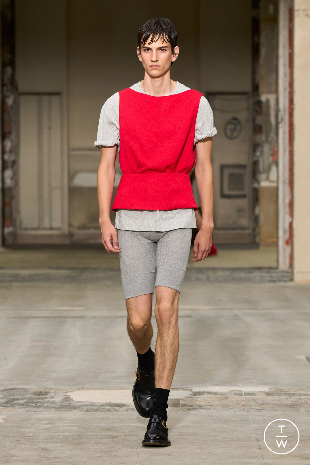 Fashion Week Paris Spring/Summer 2026 look 4 de la collection Dries Van Noten menswear