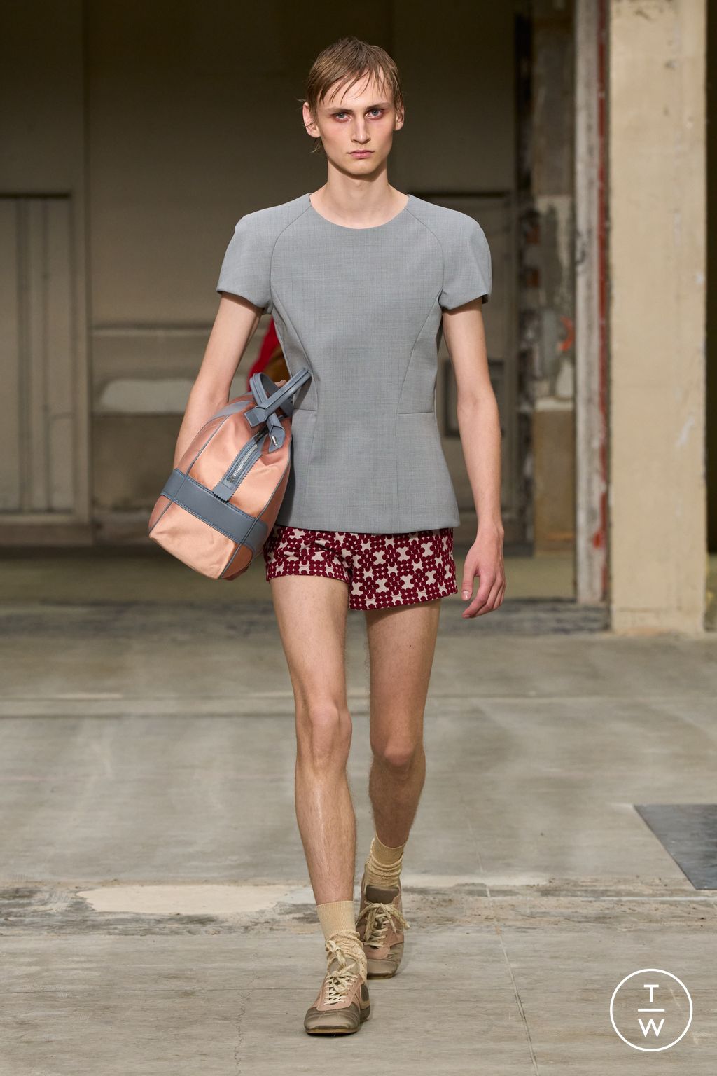 Fashion Week Paris Spring/Summer 2026 look 6 from the Dries Van Noten collection menswear