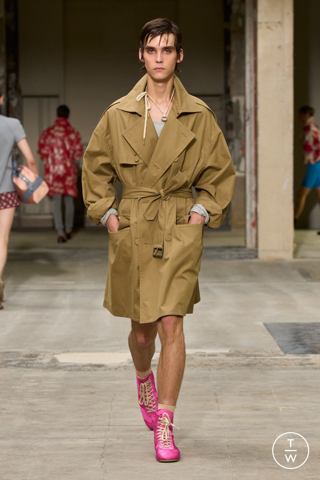 Fashion Week Paris Spring/Summer 2026 look 13 from the Dries Van Noten collection menswear
