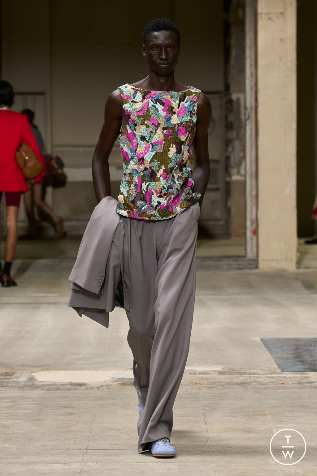 Fashion Week Paris Spring/Summer 2026 look 14 from the Dries Van Noten collection menswear