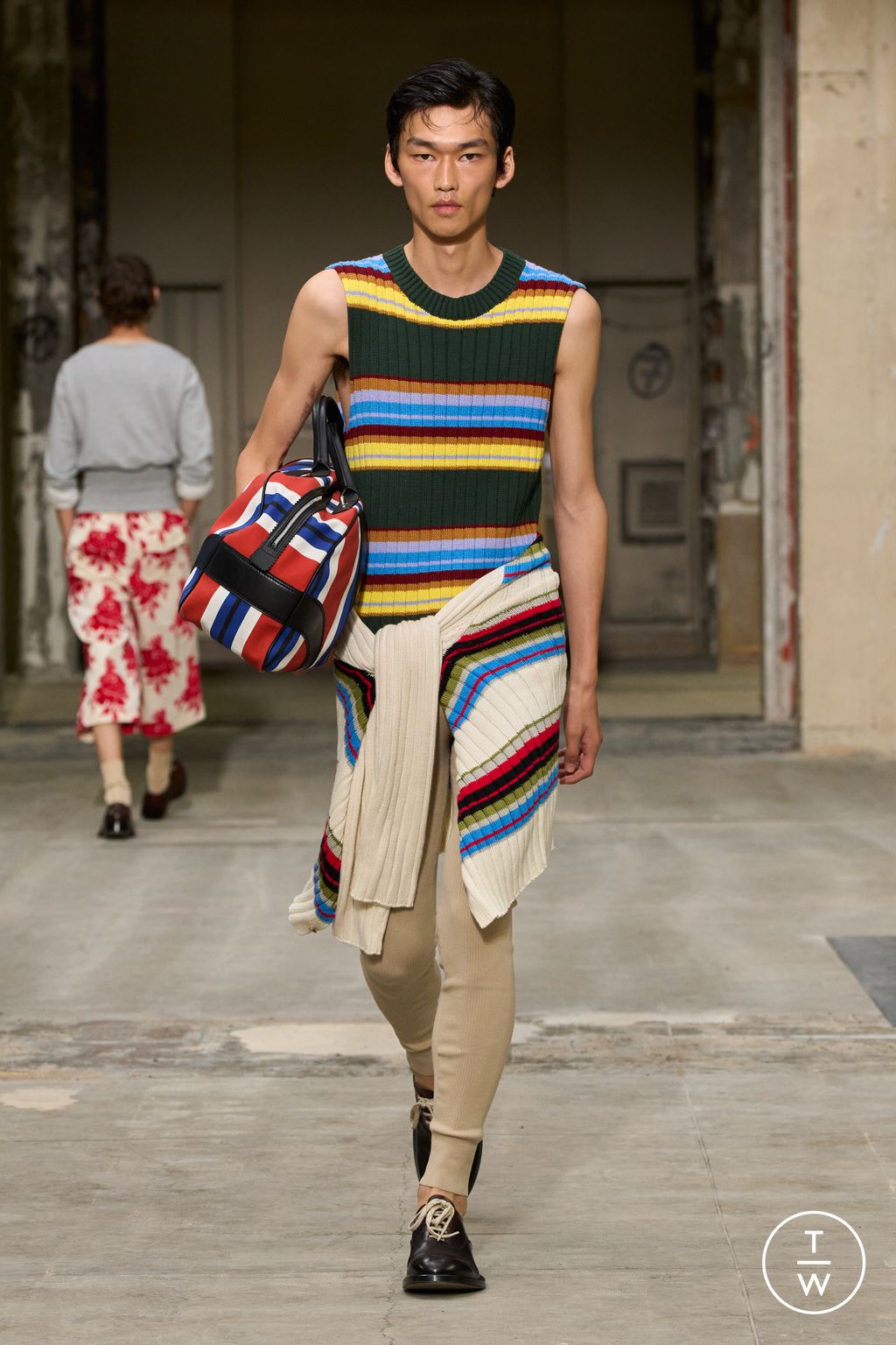 Fashion Week Paris Spring/Summer 2026 look 18 from the Dries Van Noten collection 男装