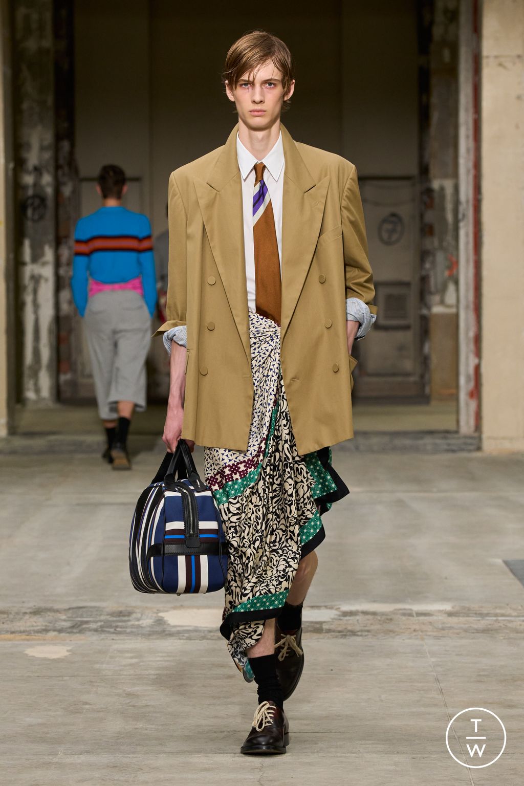 Fashion Week Paris Spring/Summer 2026 look 19 from the Dries Van Noten collection menswear