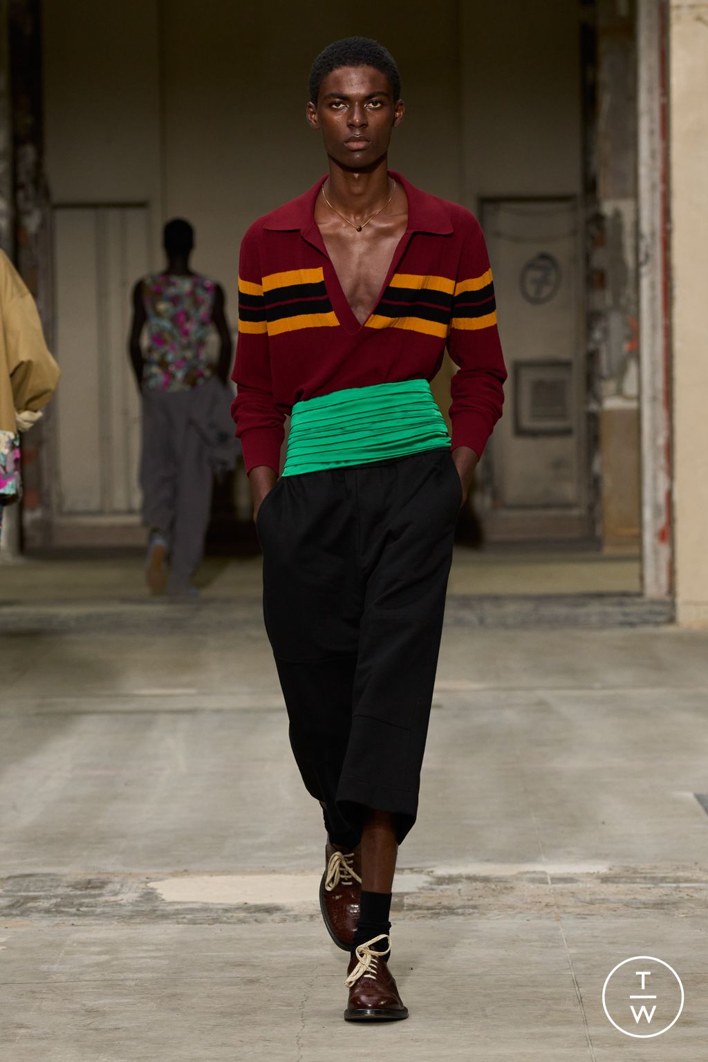 Fashion Week Paris Spring/Summer 2026 look 22 from the Dries Van Noten collection menswear