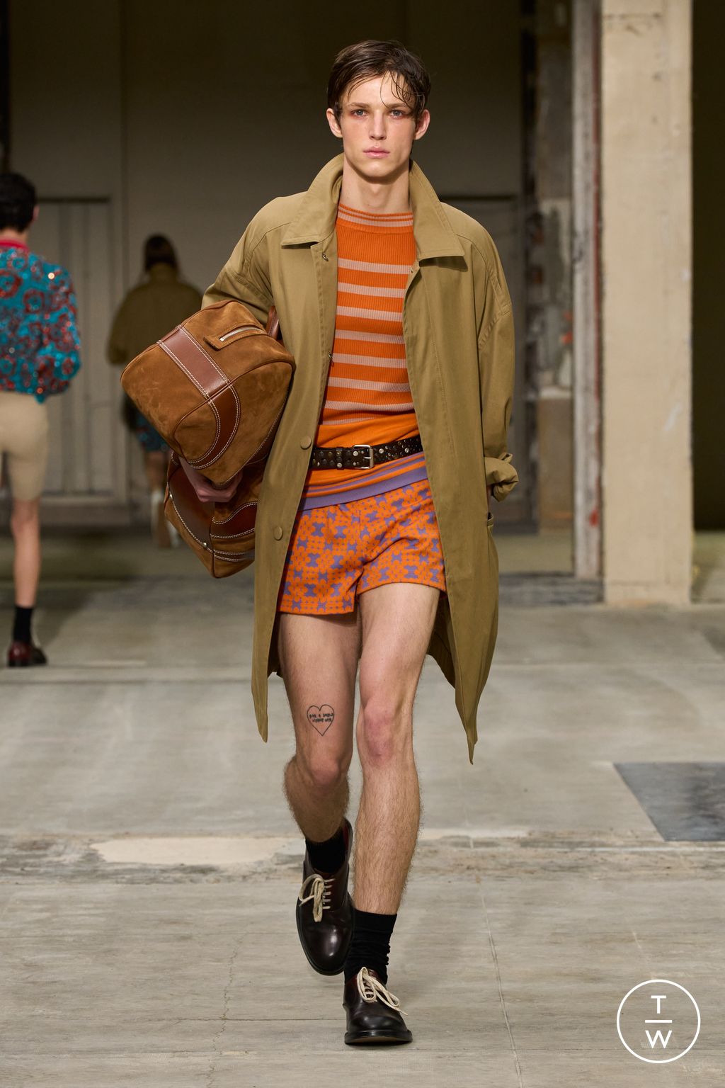 Fashion Week Paris Spring/Summer 2026 look 23 from the Dries Van Noten collection menswear
