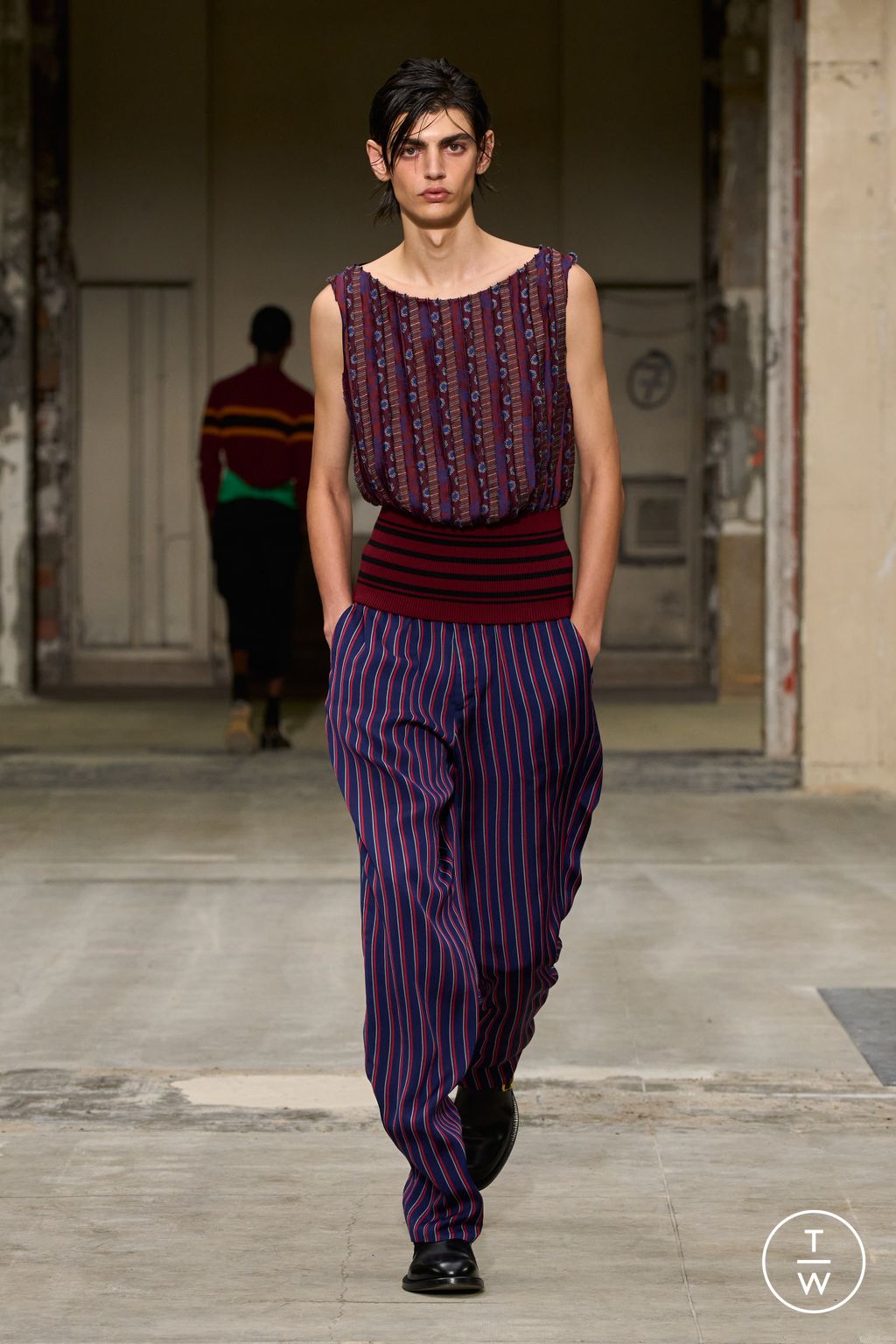 Fashion Week Paris Spring/Summer 2026 look 29 from the Dries Van Noten collection menswear