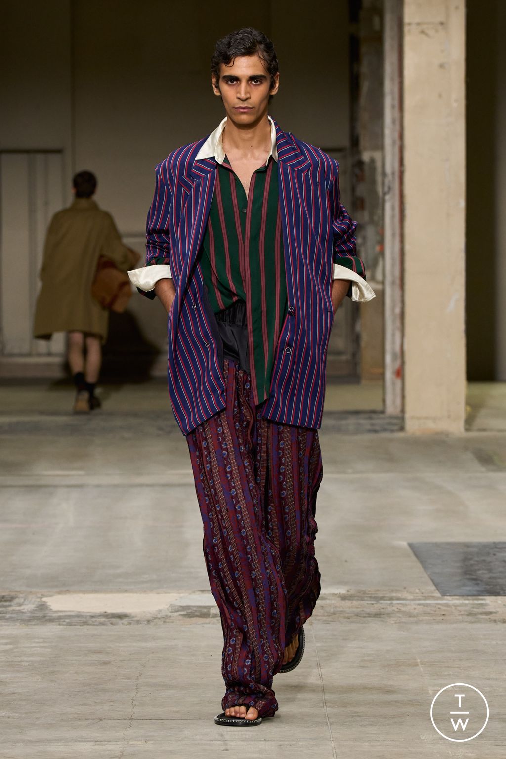 Fashion Week Paris Spring/Summer 2026 look 30 de la collection Dries Van Noten menswear