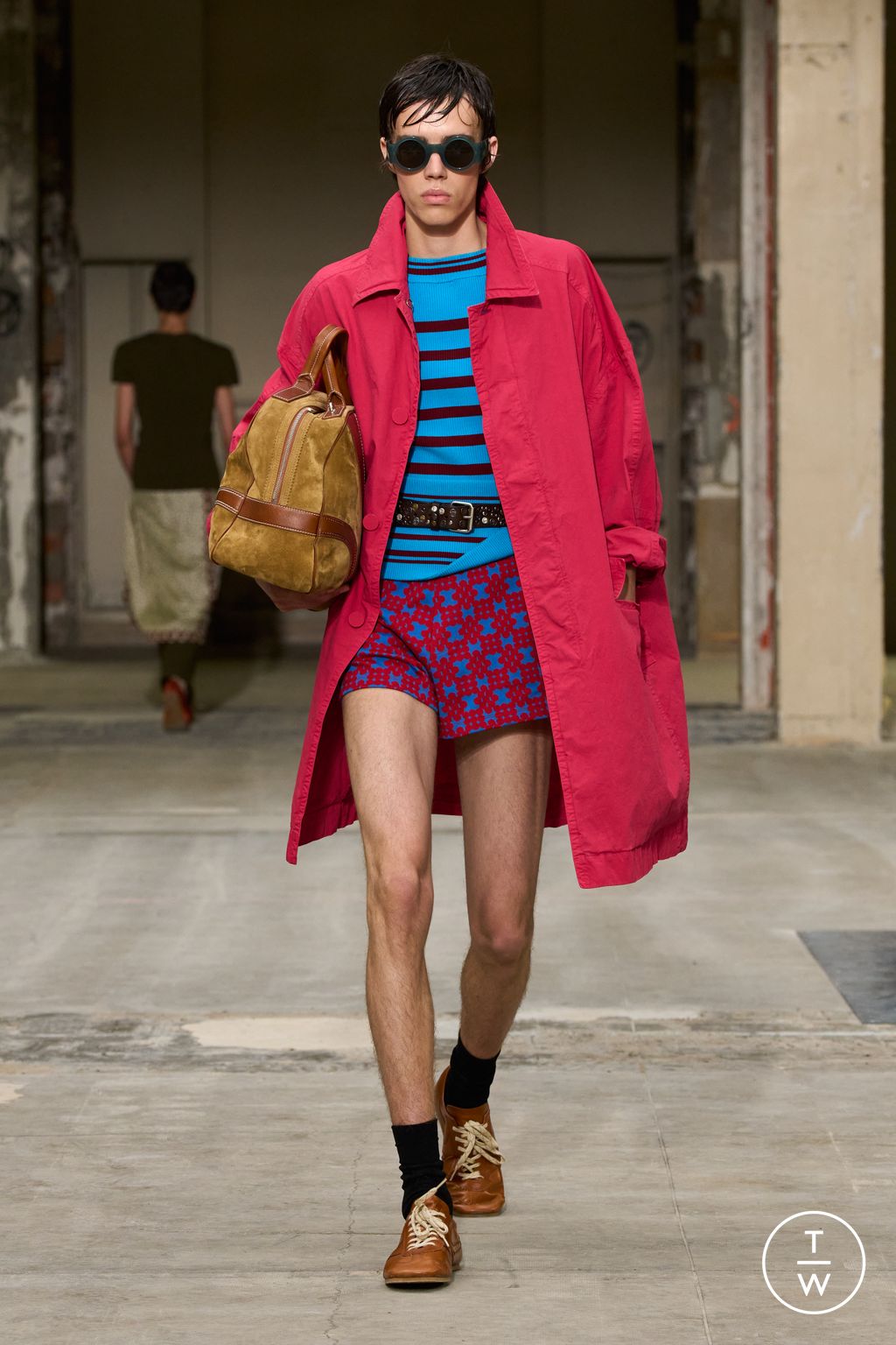 Fashion Week Paris Spring/Summer 2026 look 32 from the Dries Van Noten collection menswear