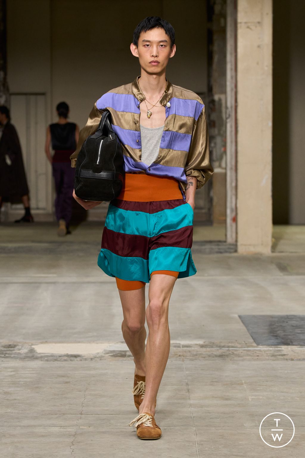Fashion Week Paris Spring/Summer 2026 look 35 from the Dries Van Noten collection menswear