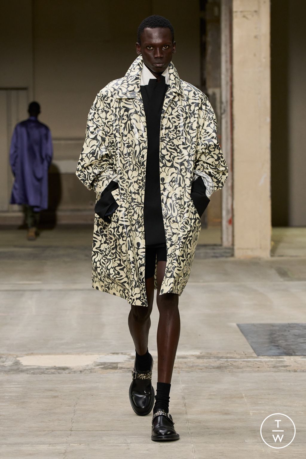 Fashion Week Paris Spring/Summer 2026 look 51 from the Dries Van Noten collection menswear