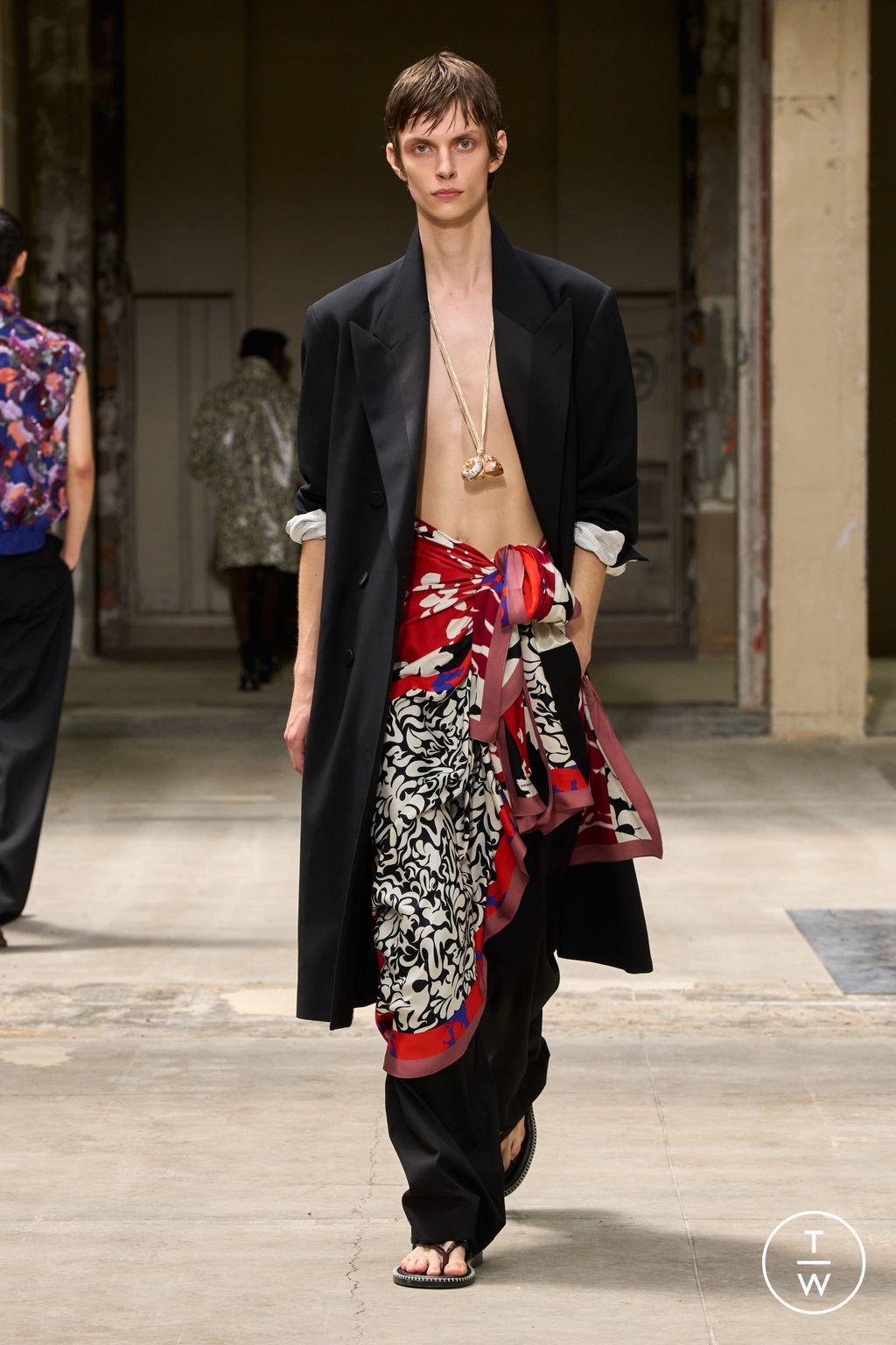 Fashion Week Paris Spring/Summer 2026 look 59 from the Dries Van Noten collection menswear