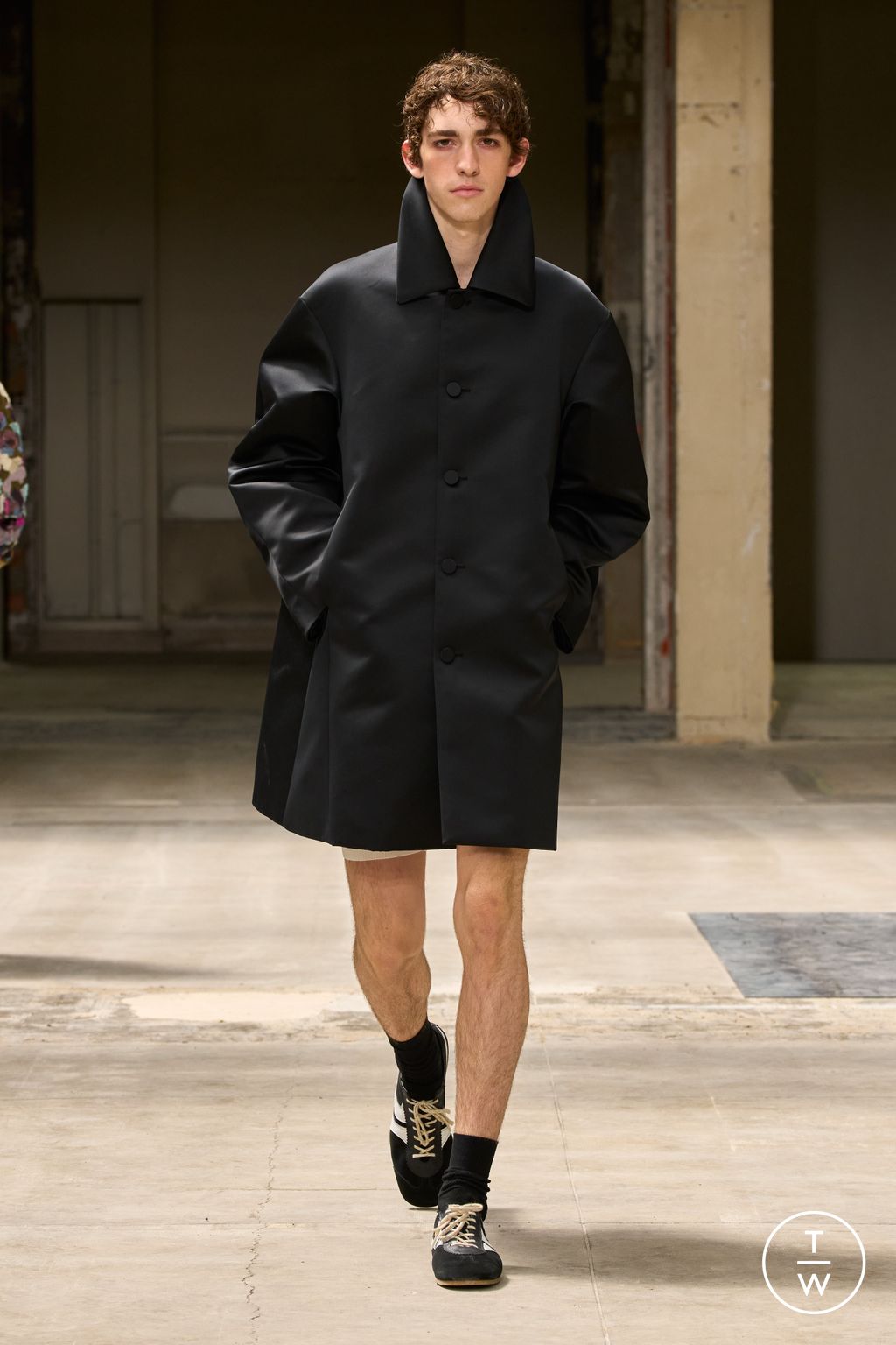 Fashion Week Paris Spring/Summer 2026 look 62 from the Dries Van Noten collection menswear
