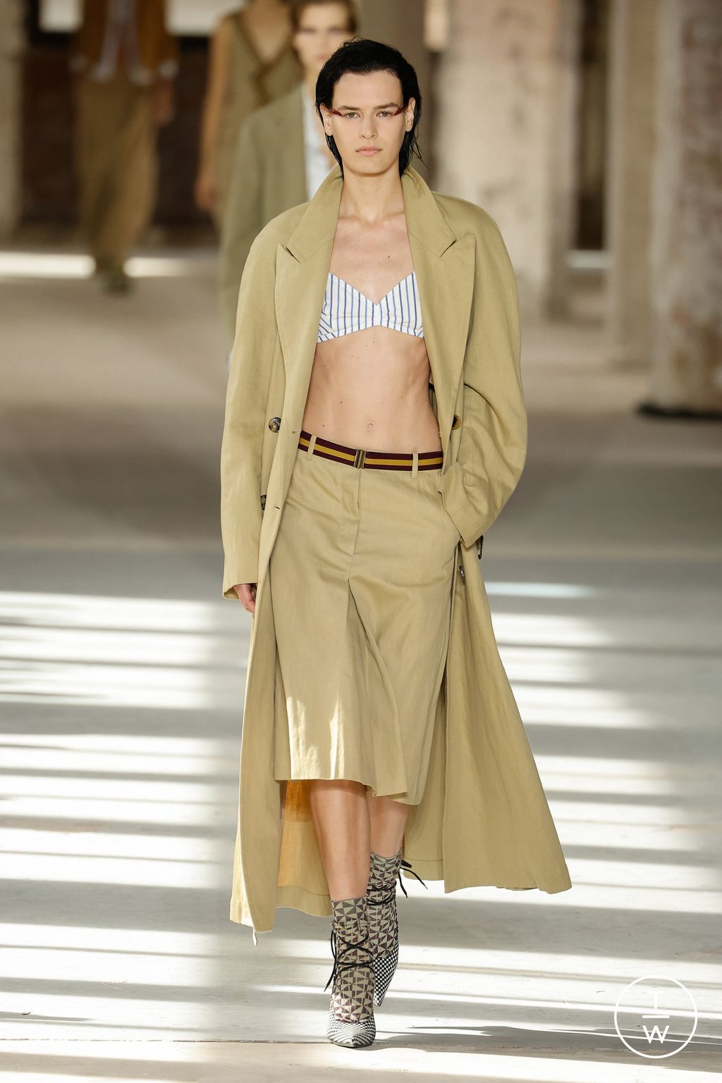 Fashion Week Paris Spring/Summer 2024 look 1 from the Dries Van Noten collection womenswear