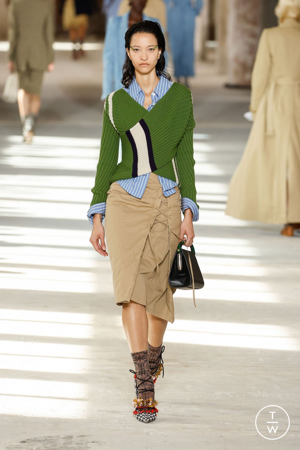 Fashion Week Paris Spring/Summer 2024 look 9 from the Dries Van Noten collection womenswear