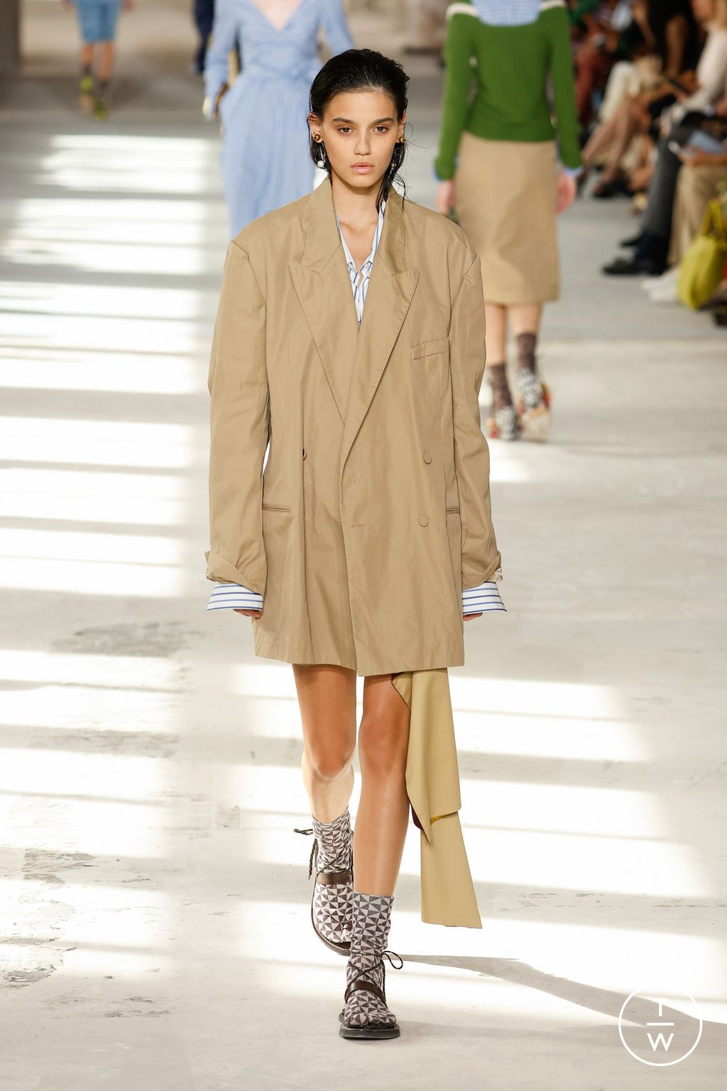 Fashion Week Paris Spring/Summer 2024 look 11 from the Dries Van Noten collection 女装