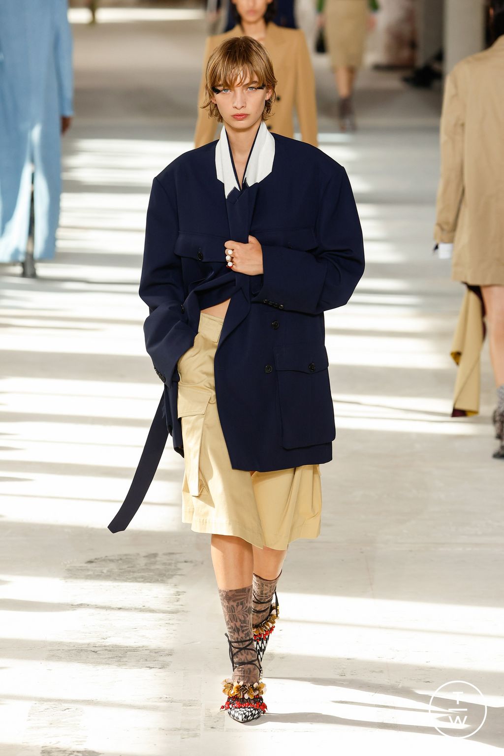 Fashion Week Paris Spring/Summer 2024 look 13 from the Dries Van Noten collection 女装
