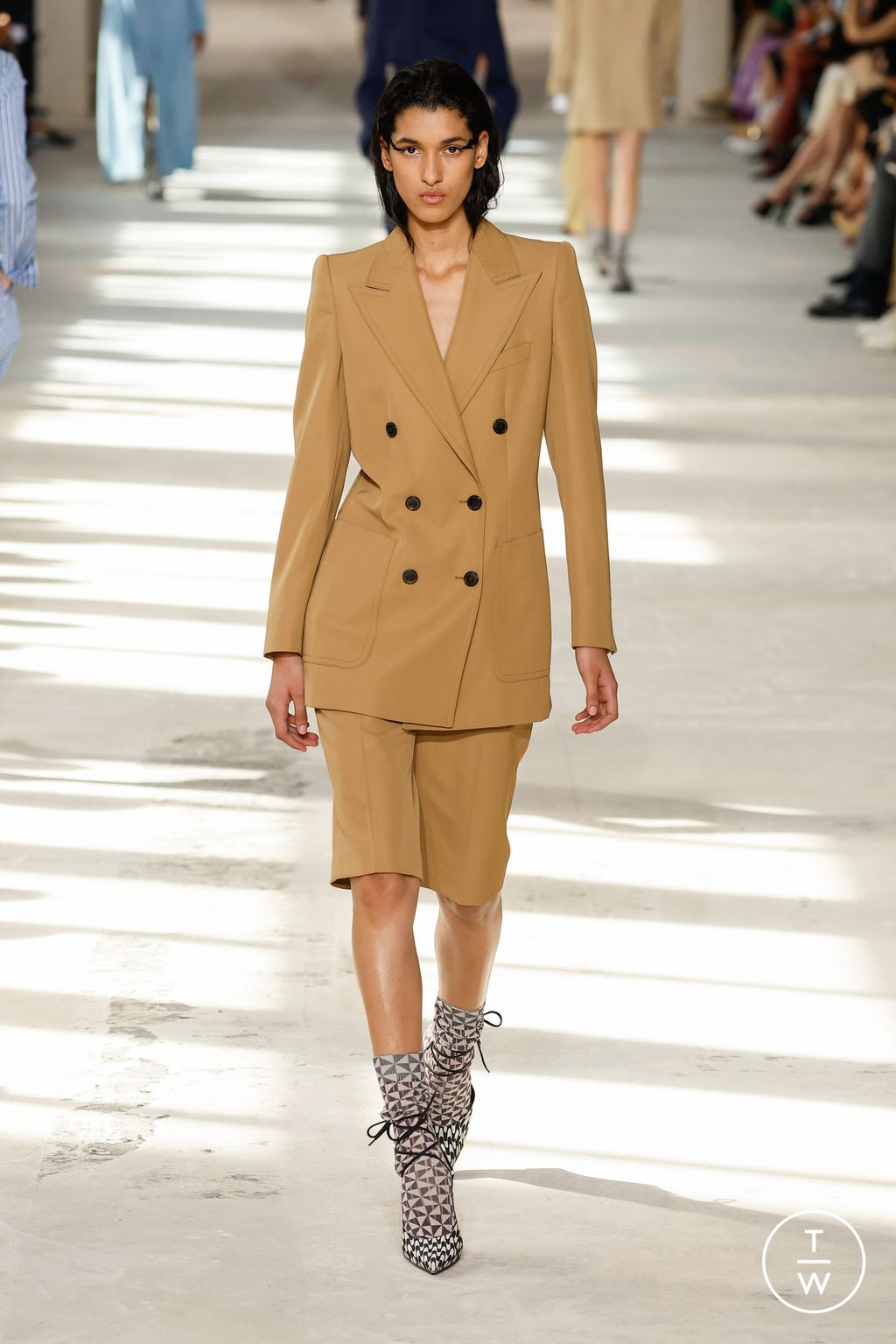 Fashion Week Paris Spring/Summer 2024 look 14 from the Dries Van Noten collection 女装