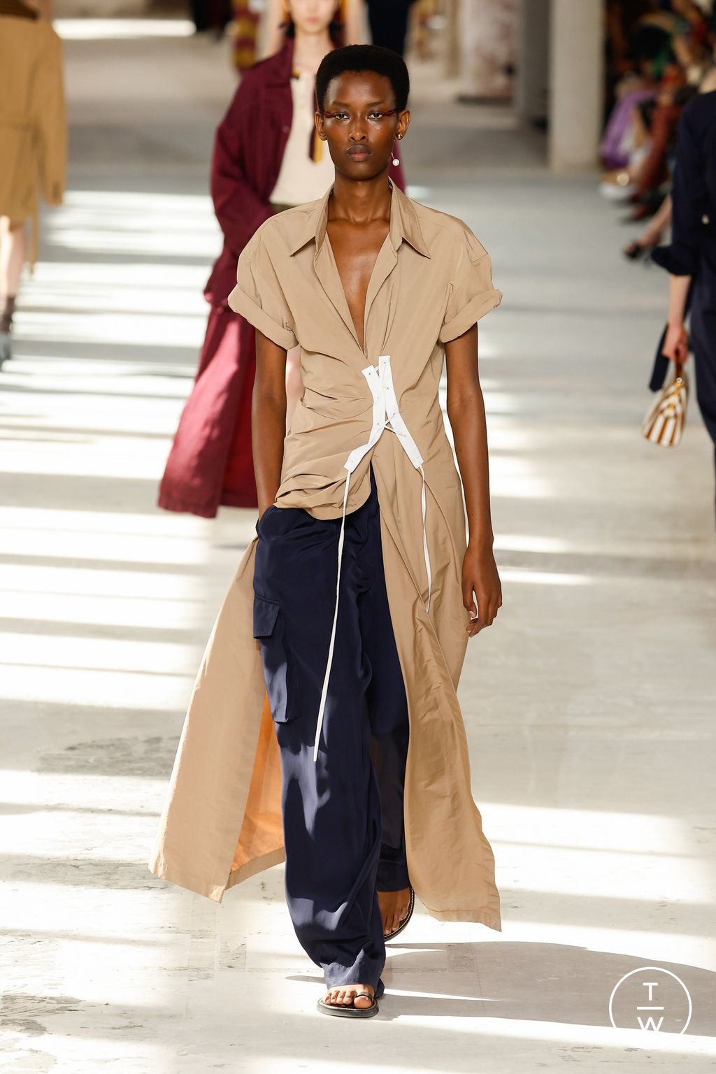 Fashion Week Paris Spring/Summer 2024 look 19 from the Dries Van Noten collection womenswear