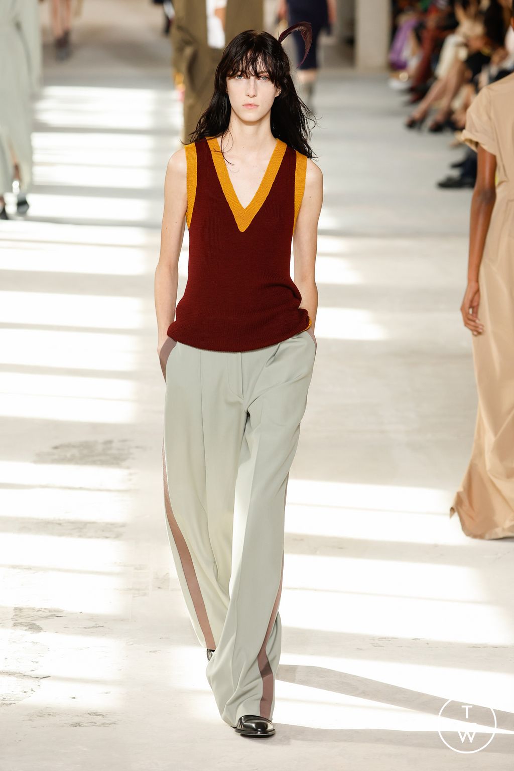 Fashion Week Paris Spring/Summer 2024 look 21 from the Dries Van Noten collection 女装
