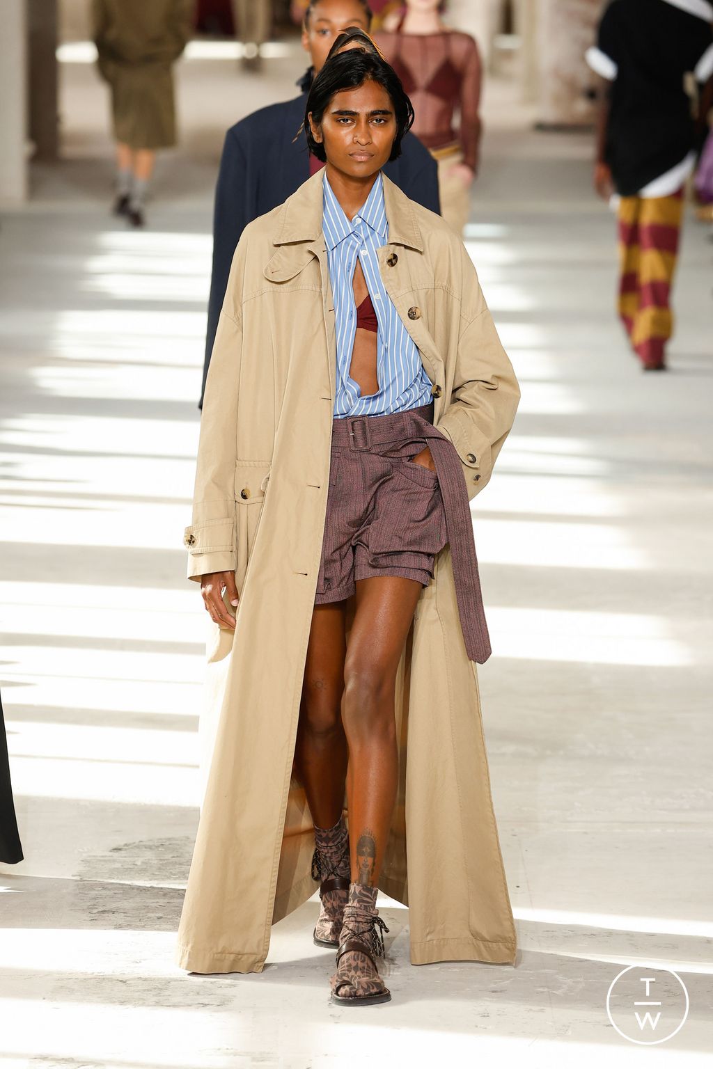 Fashion Week Paris Spring/Summer 2024 look 26 from the Dries Van Noten collection 女装