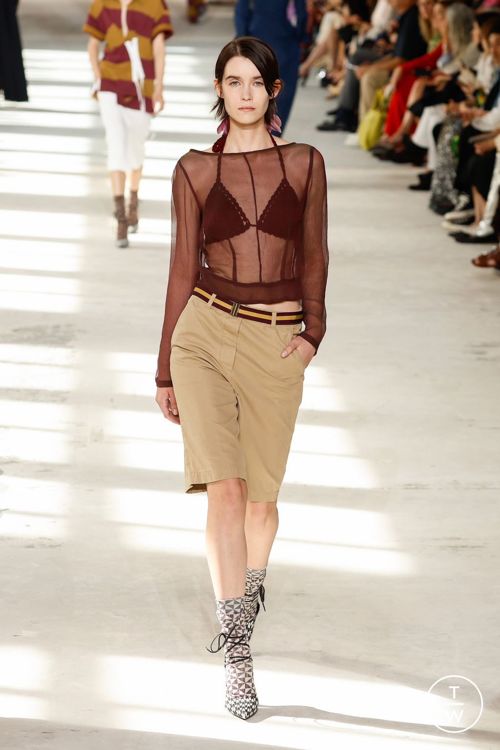 Fashion Week Paris Spring/Summer 2024 look 28 from the Dries Van Noten collection 女装