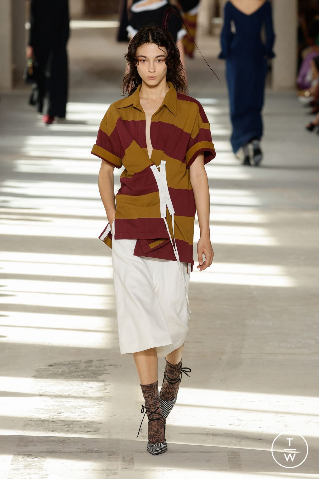 Fashion Week Paris Spring/Summer 2024 look 29 from the Dries Van Noten collection 女装