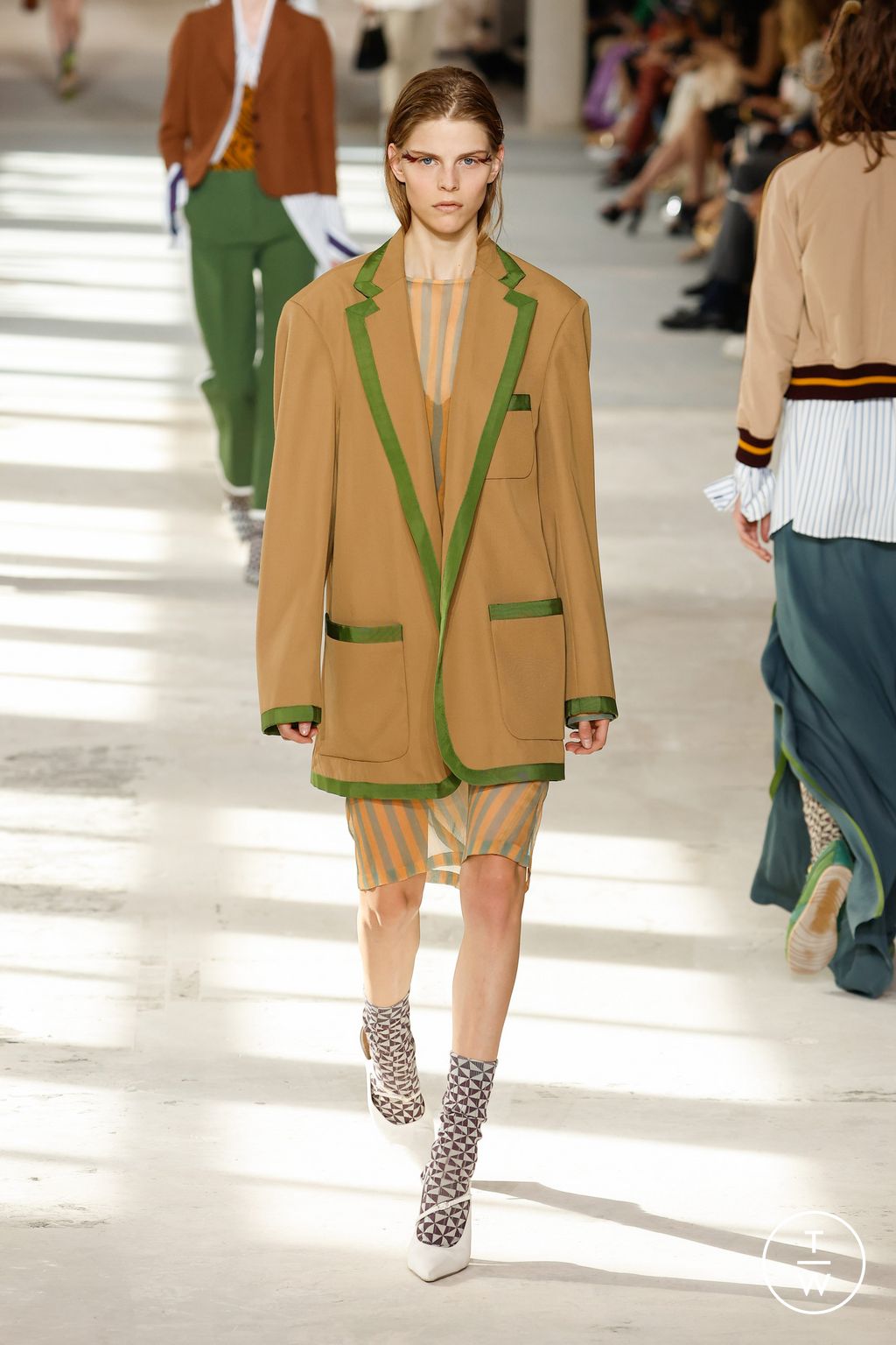 Fashion Week Paris Spring/Summer 2024 look 34 from the Dries Van Noten collection 女装