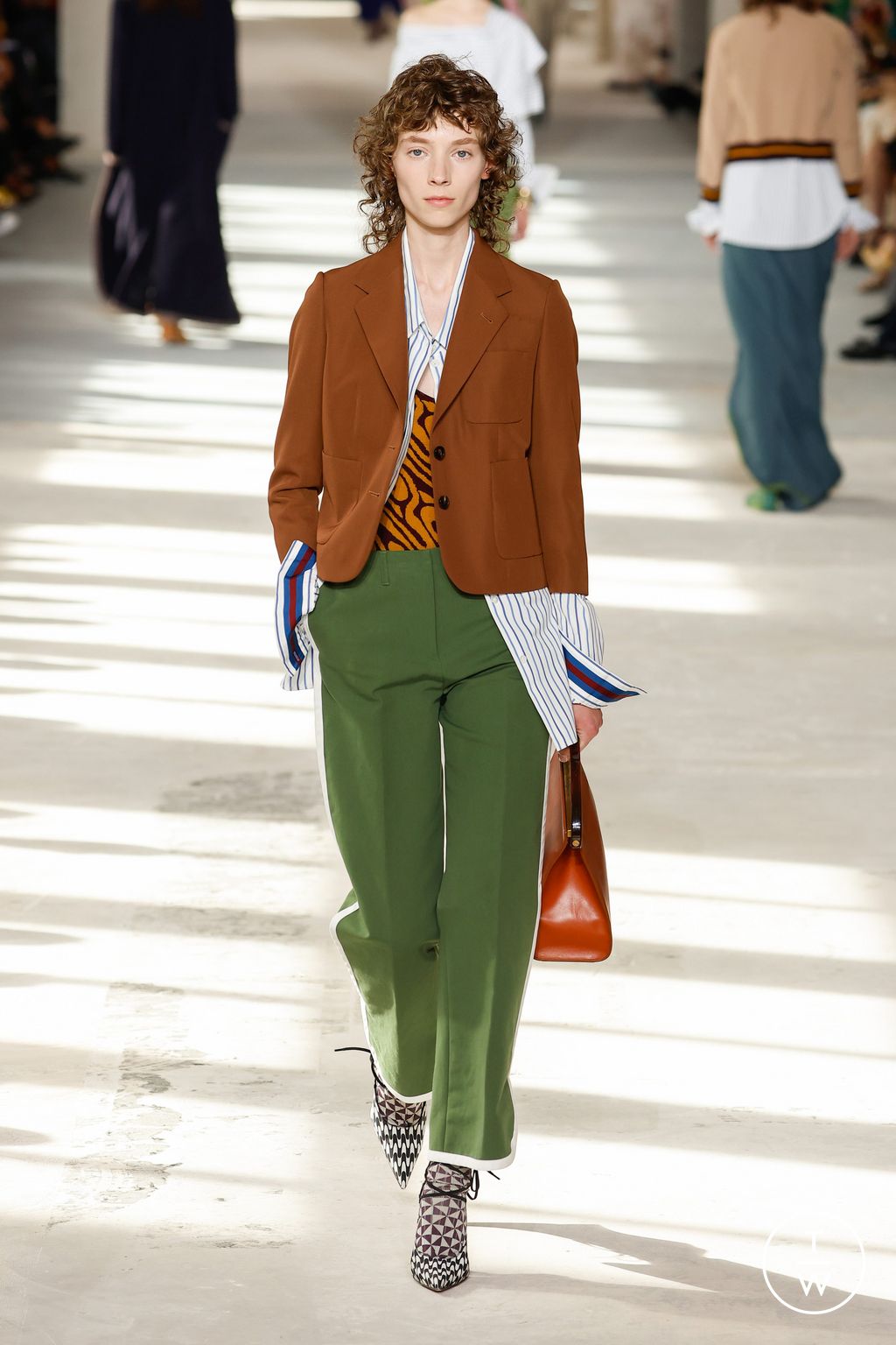 Fashion Week Paris Spring/Summer 2024 look 35 from the Dries Van Noten collection 女装