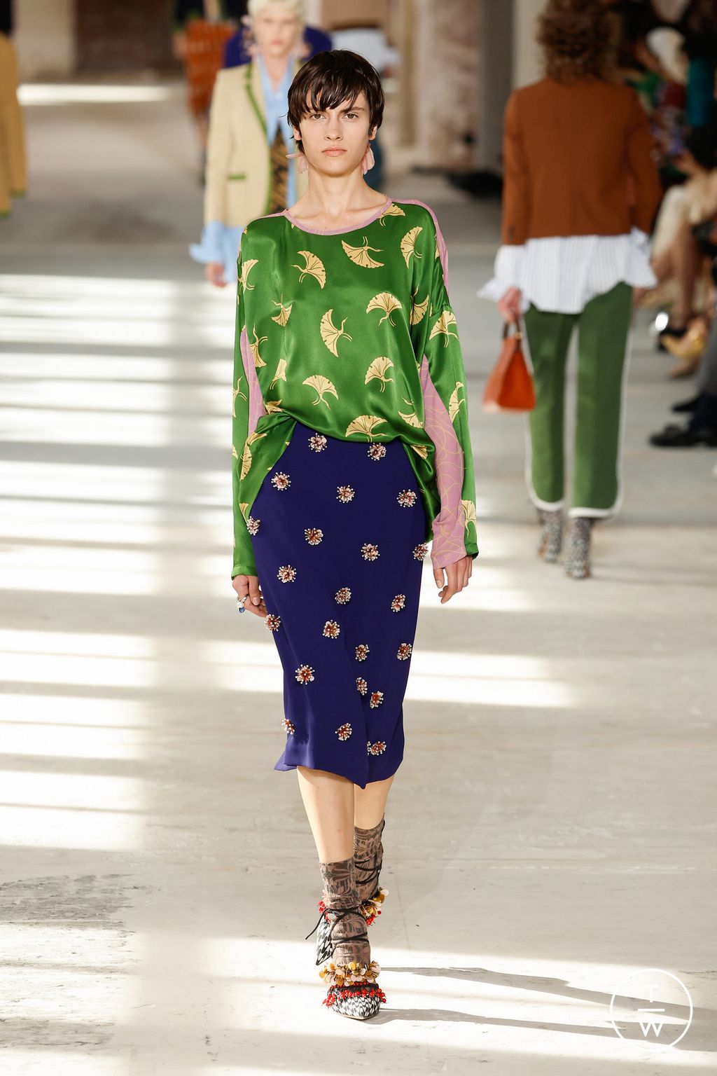 Fashion Week Paris Spring/Summer 2024 look 37 from the Dries Van Noten collection 女装