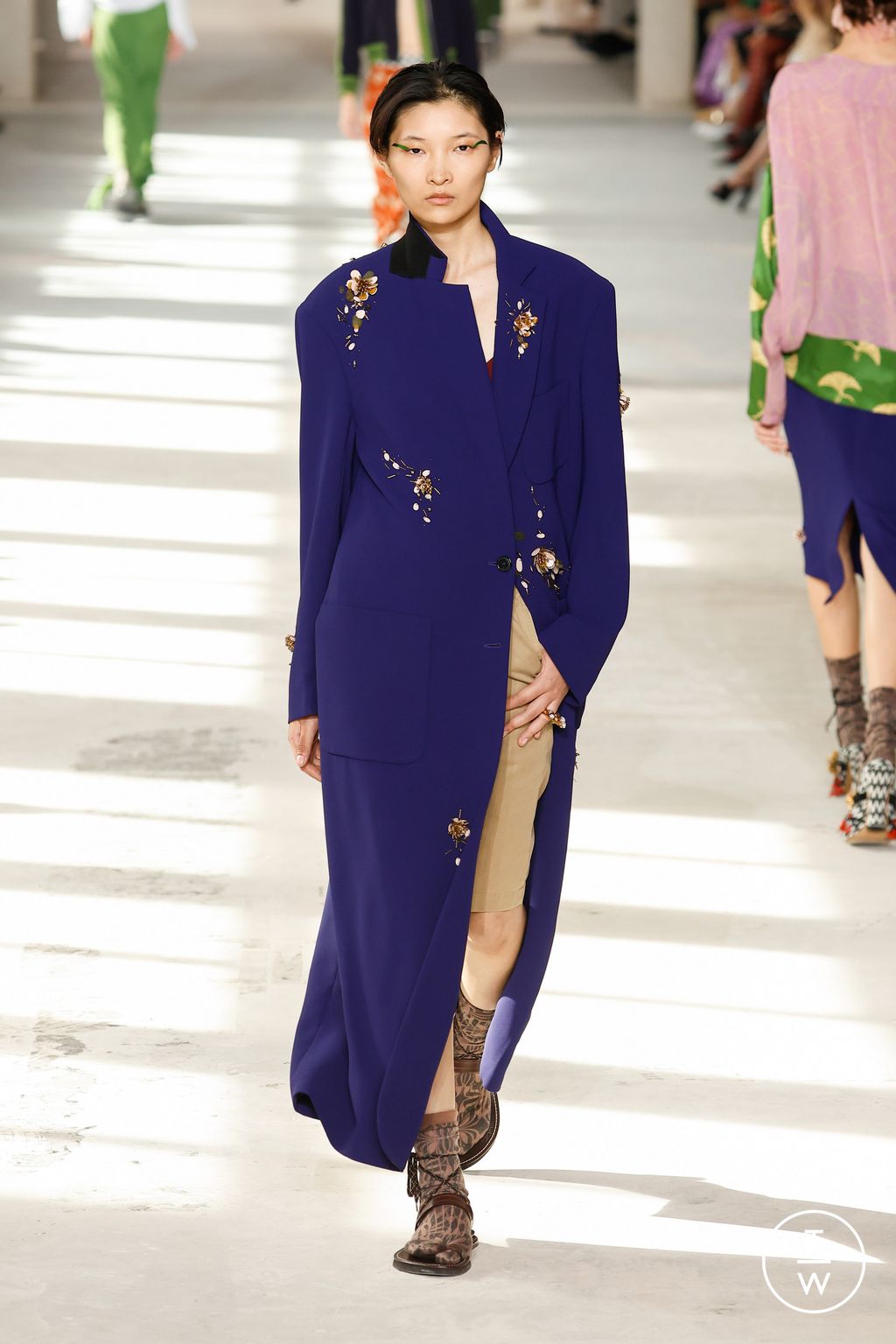 Fashion Week Paris Spring/Summer 2024 look 39 from the Dries Van Noten collection 女装