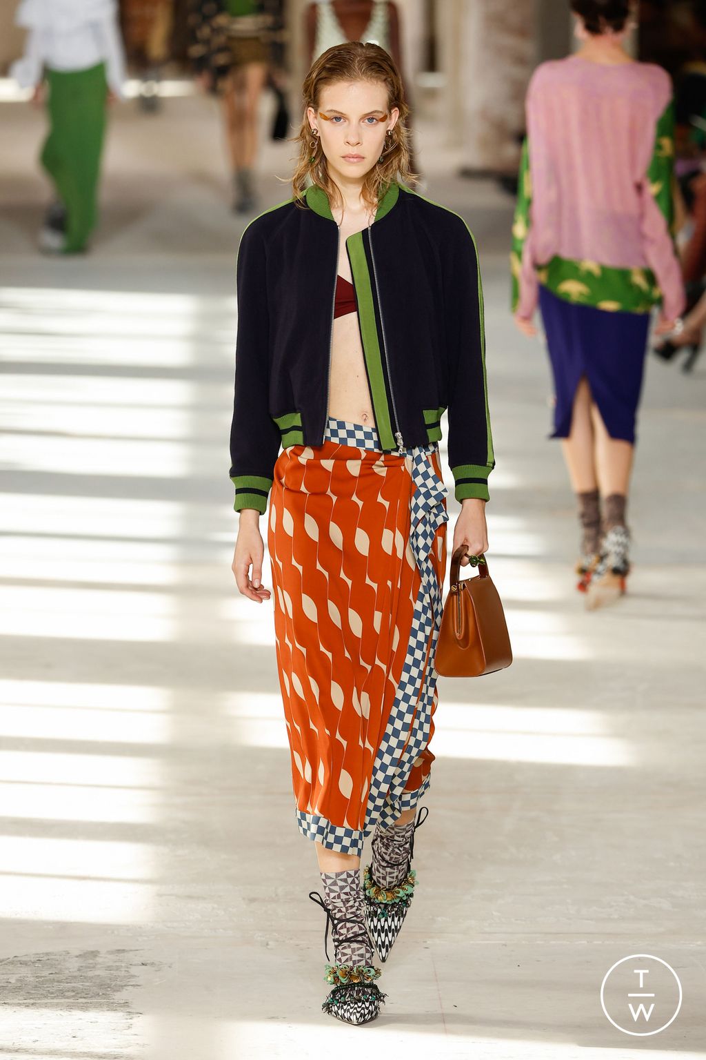 Fashion Week Paris Spring/Summer 2024 look 40 from the Dries Van Noten collection 女装