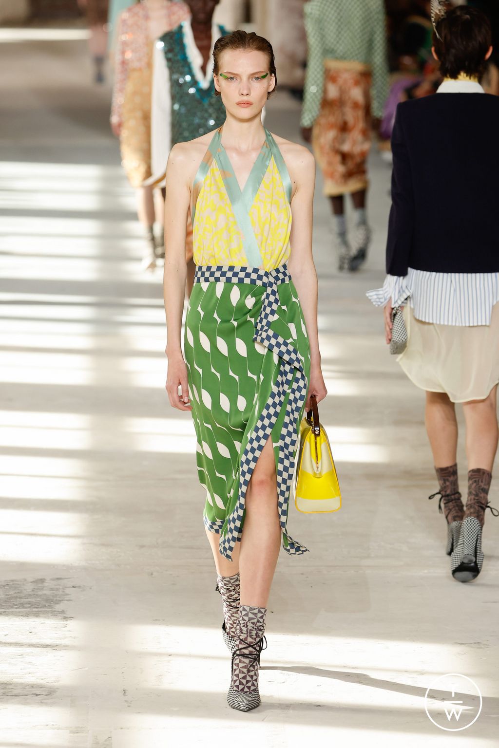 Fashion Week Paris Spring/Summer 2024 look 47 from the Dries Van Noten collection 女装