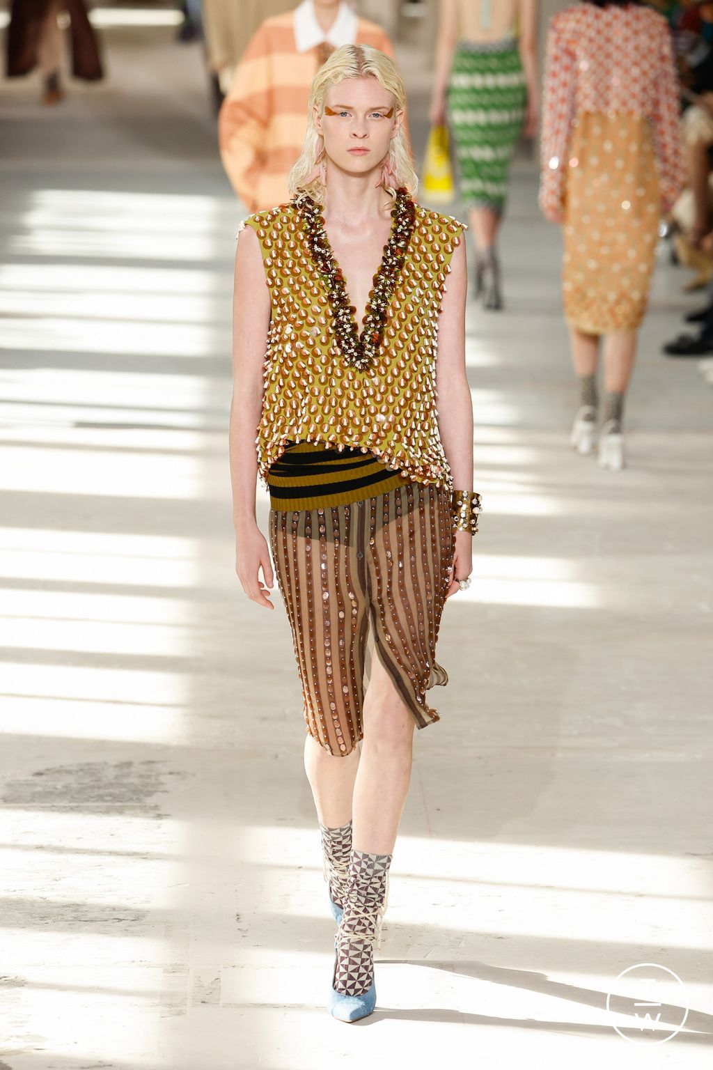 Fashion Week Paris Spring/Summer 2024 look 51 from the Dries Van Noten collection 女装
