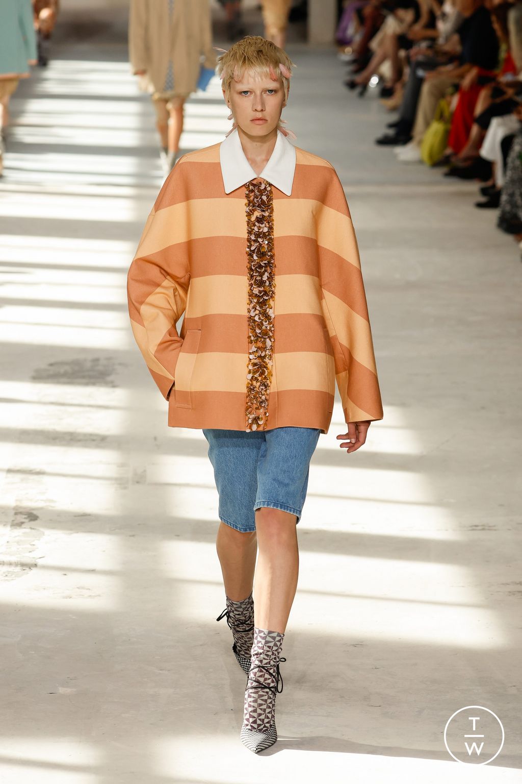 Fashion Week Paris Spring/Summer 2024 look 52 from the Dries Van Noten collection 女装